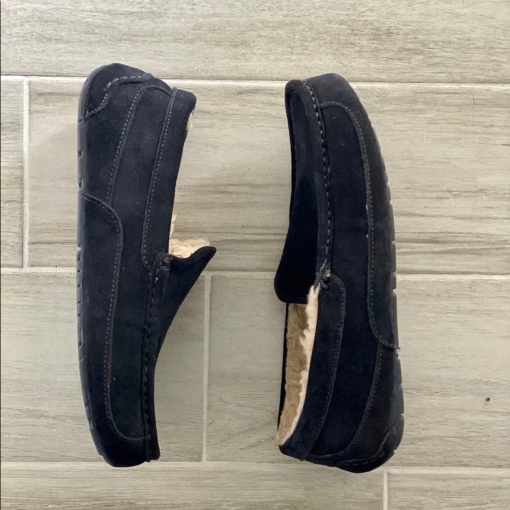 UGG Men’s Ascot Slipper